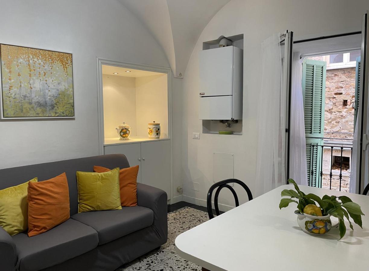 Old Town Lemon Charm Apartment บอร์ดิเกรา ภายนอก รูปภาพ
